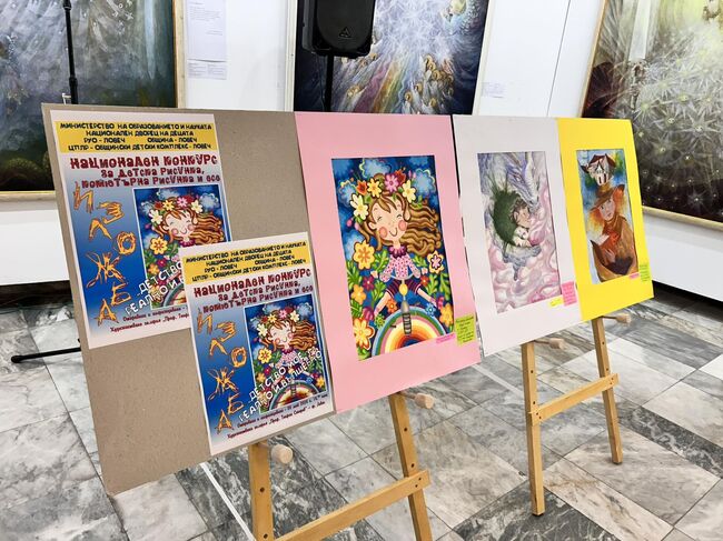 Община Ловеч: 14-годишна художничка от Габрово спечели специалната награда на Община Ловеч в националния конкурс за детска рисунка „Детство мое – реално и вълшебно“