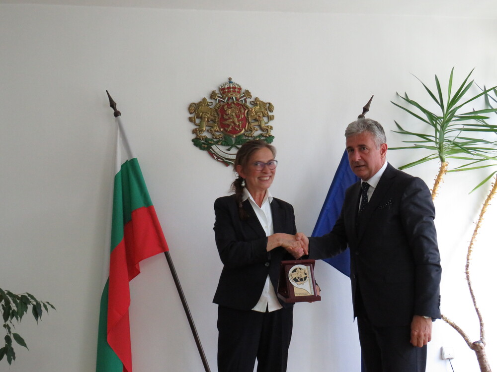 Областна администрация Шумен: Областният управител проф. Добромир Добрев се срещна с посланика на Федерална република Германия у нас Ирене Мария Планк