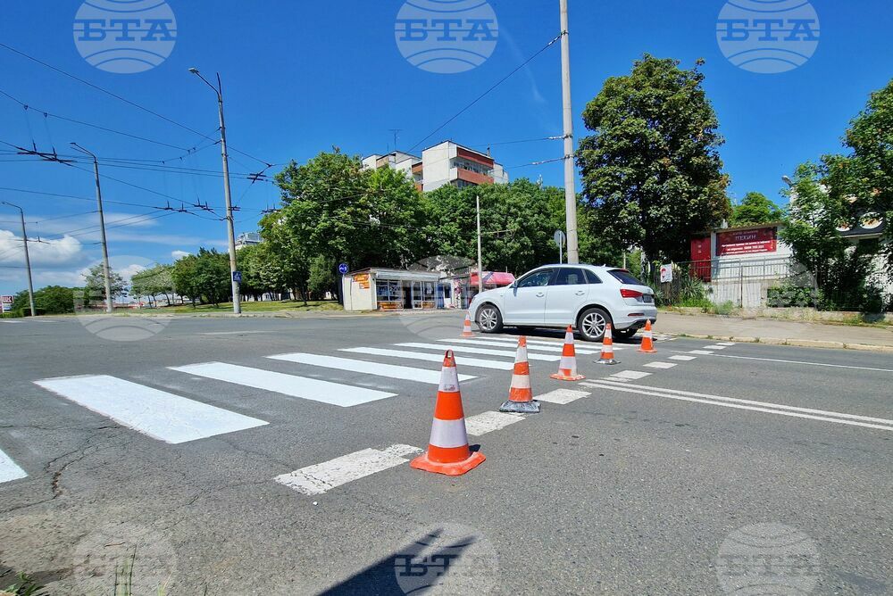 Бургас - пешеходни пътеки - пребоядисване