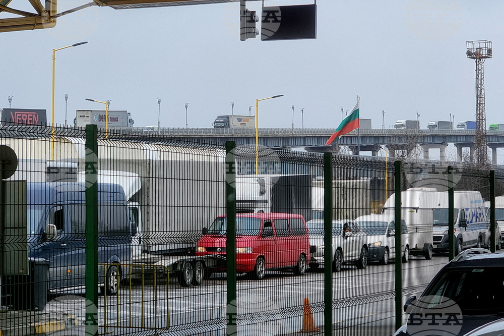Нелегален мигрант от Афганистан е задържан на "Дунав мост" при Русе