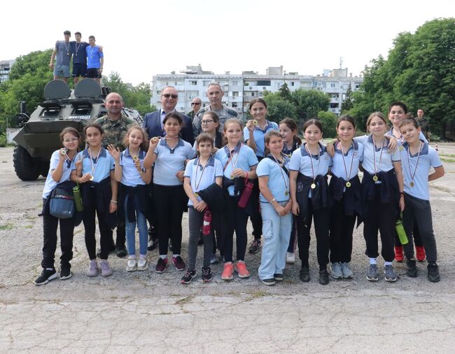 Областна администрация Русе: Учениците от СУЕЕ и смесения отбор на младежкото БЧК взеха златните медали на първия турнир по военно-приложни игри в Русе