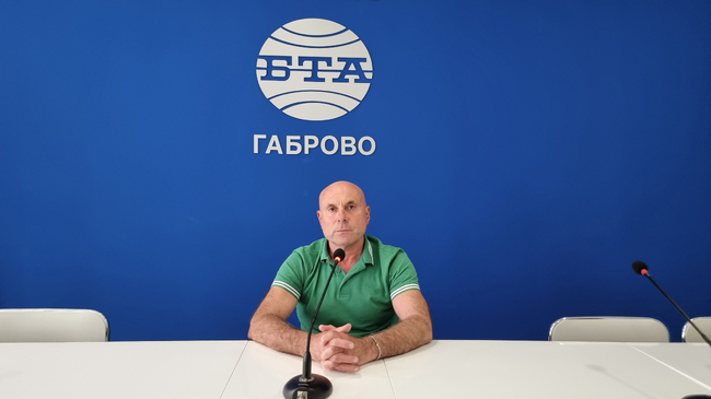 Представяне на новия брой на ЛИК в Габрово, участва Анатолий Антов, учител по география