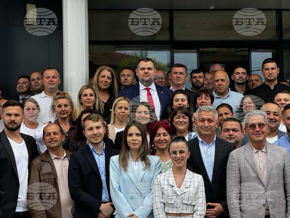Делян Пеевски, председател на ДПС от Хасково: Можем да направим още повече - да отваряме работни места, да виждат смисъл младите да бъдат в ДПС. Защото само ако разширяваме младежката ни база, ние ще бъдем една голяма партия. За да се случи това, отпред трябва да сте вие, младежите. Разчитам на вас