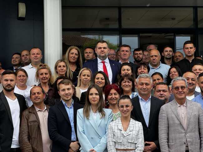 Делян Пеевски, председател на ДПС от Хасково: Можем да направим още повече - да отваряме работни места, да виждат смисъл младите да бъдат в ДПС. Защото само ако разширяваме младежката ни база, ние ще бъдем една голяма партия. За да се случи това, отпред трябва да сте вие, младежите. Разчитам на вас