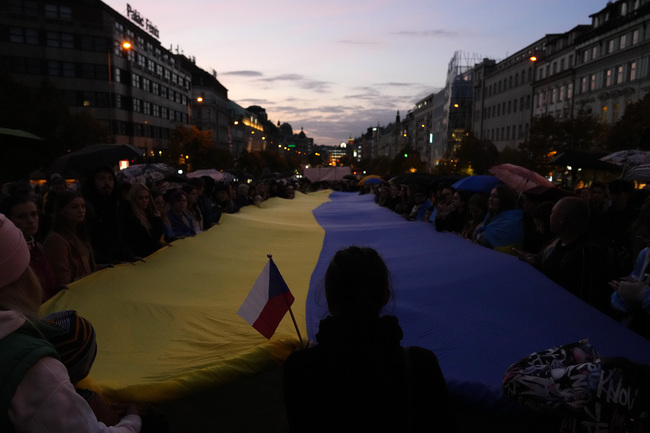 Десетки хиляди се включиха в протест в Прага в подкрепа на Украйна