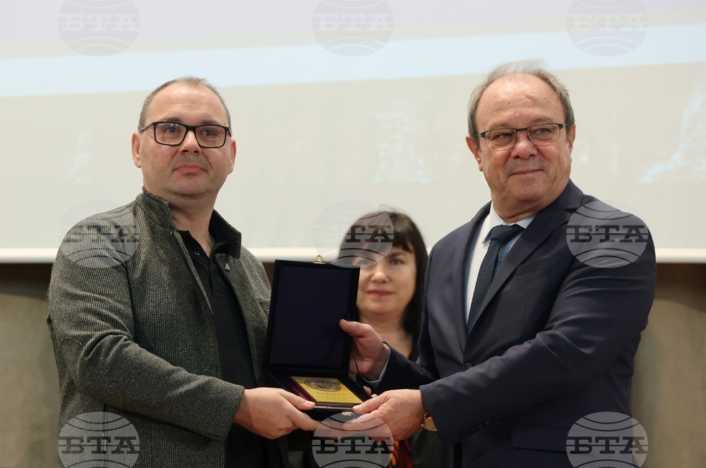 БАН - годишнина - Награда на БАН за журналистика - Валери Великов