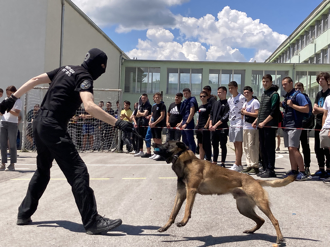 Кампания в Ловеч „Не сте сами“ в борбата срещу дрогата