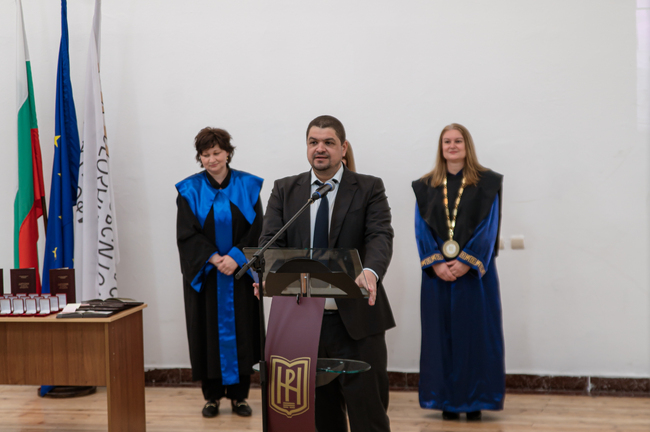 160 абсолвенти от Факултета „Обществено здраве, здравни грижи и спорт“ на ЮЗУ „Неофит Рилски“ получиха дипломите си 