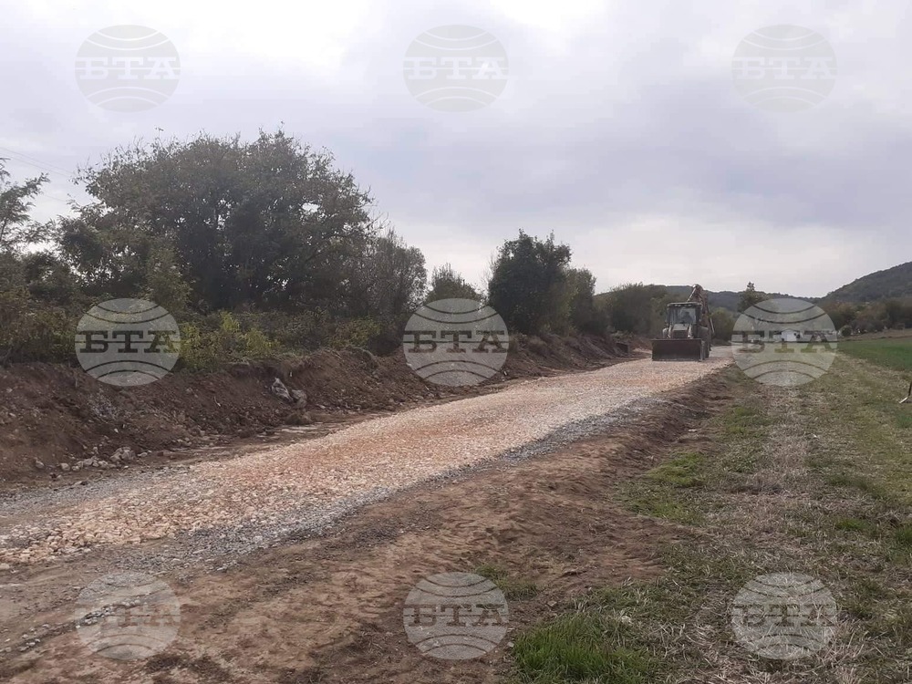 Алеите до двата гробищни парка в Опака ще бъдат асфалтирани