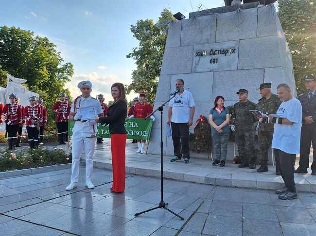 Областна администрация Разград: Заместник областният управител Надя Йорданова журира участниците в прегледа на маршовата песен в Исперих