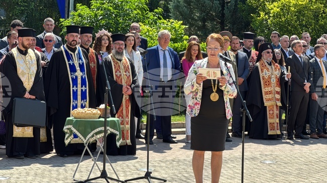 Казанлък отбелязва днес своя празник, започват и кулминационните дни на 122-ия Празник на розата