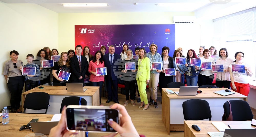 "Жените в технологиите - Women in Tech" - курс