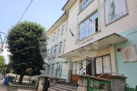 Русе - училище -  физкултурен салон - реновиран