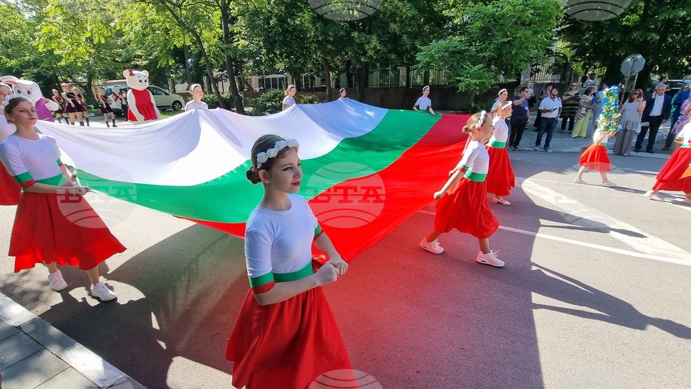 Село Минерални бани - Международен детски етнофестивал  - "Децата на Балканите - с духовност в Европа"