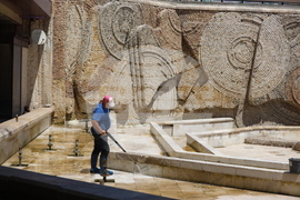 НДК - фонтани - почистване