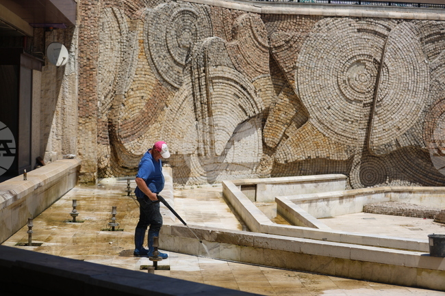 НДК - фонтани - почистване