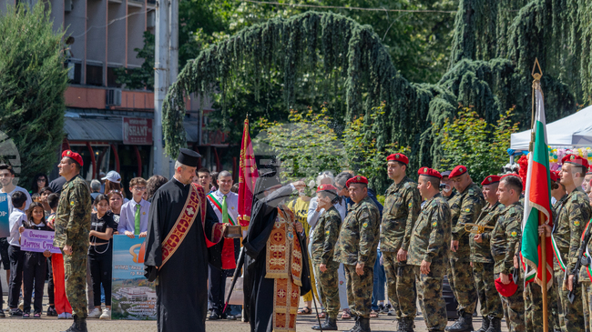 По повод Празника на Казанлък 5 юни е обявен за неучебен ден във всички училища в общината