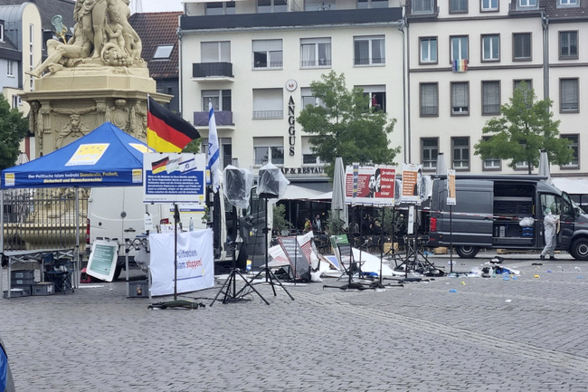 Германски политик от крайнодясната партия "Алтернатива за Германия" бе нападнат с нож в град Манхайм