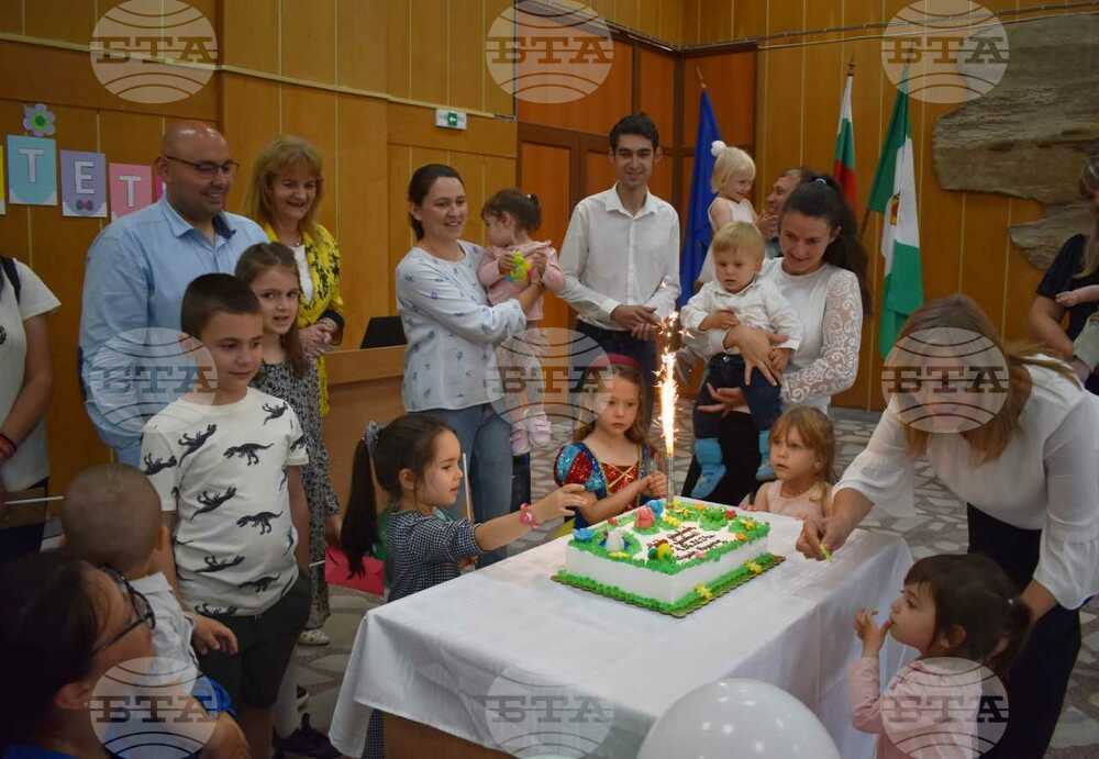 За 1 юни Община Разград зарадва с подаръци децата, родени с подкрепата на общинския фонд „Инвитро“