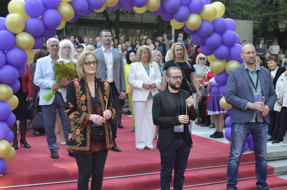 Община Стара Загора: „Златната липа“ постила утре червения килим в Стара Загора за 11-ти път