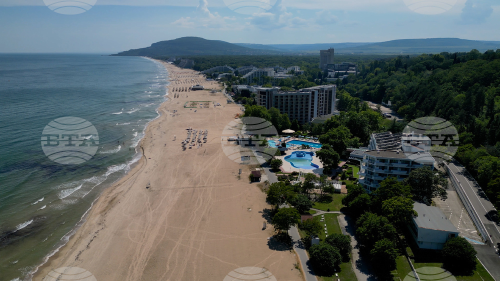 Камериерки, готвачи и рецепционисти са позициите, за които най-често се търсят служители в хотелите по Българското Черноморие, сочи допитване 