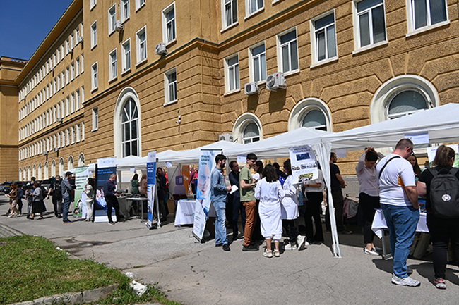 Във Факултета по химия и фармация на Софийския университет ще бъде открита нова лаборатория по проекта SUMMIT
