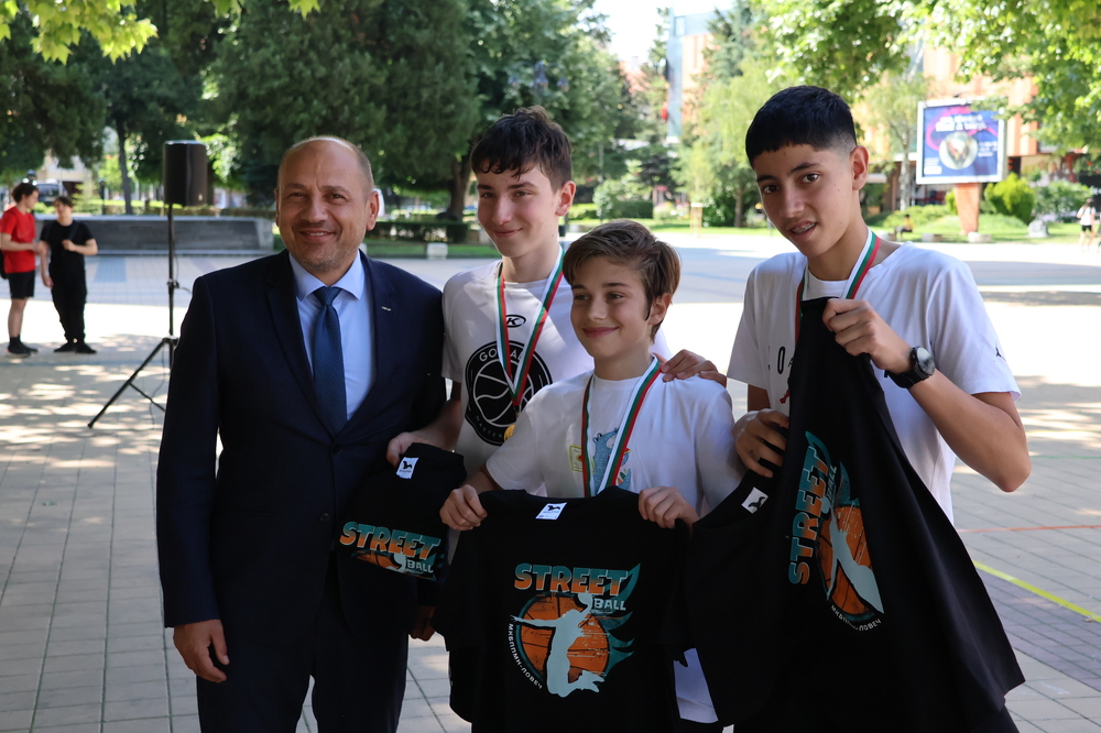 Община Ловеч: 14 отбора в турнира по стрийт баскет в Ловеч