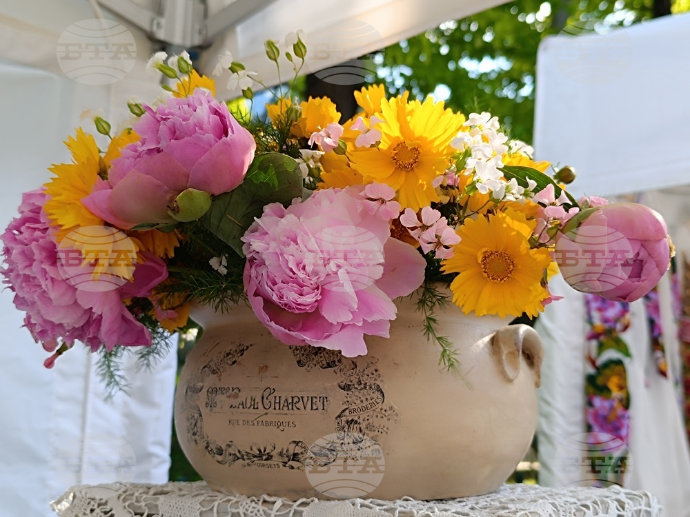 Близо 360 мъже и жени в община Ловеч празнуват имен ден