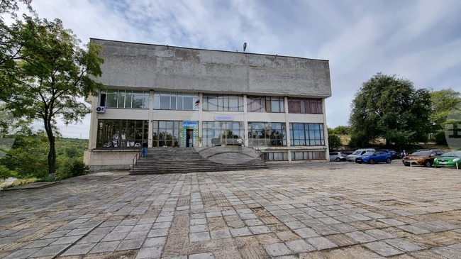 Филиалът в Силистра на Русенския университет организира благотворителен великденски базар