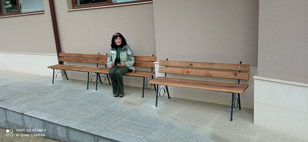 В резултат на активен и градивен диалог между кмет и граждани! Община Благоевград постави нови пейки в ж.к. „Ален мак“ по искане на хората, живеещи в района