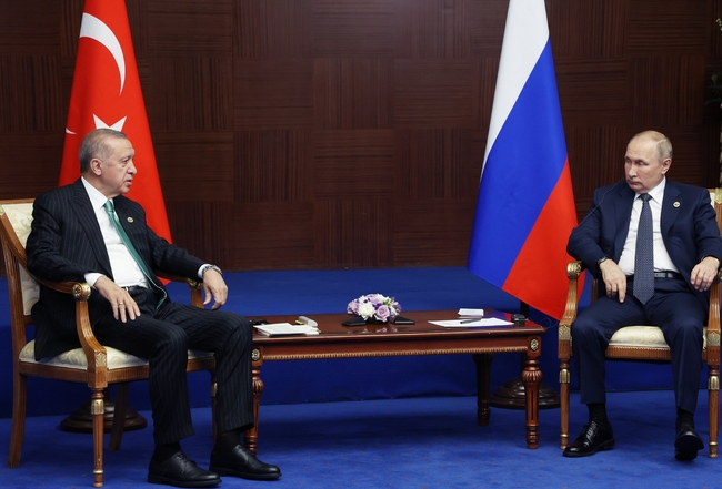 Ердоган и Путин обсъдиха в телефонен разговор т. нар. „зърнен коридор“ в Черно море, енергетиката и борбата с тероризма