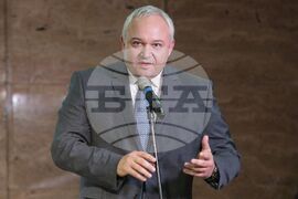 Детски рисунки - конкурс - награждаване - Иван Демерджиев