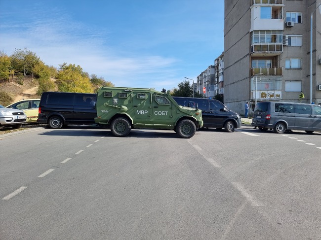 Прокуратурата поиска задържане на мъжа, който беше изведен от специализирани полицейски части от дома си в Казанлък
