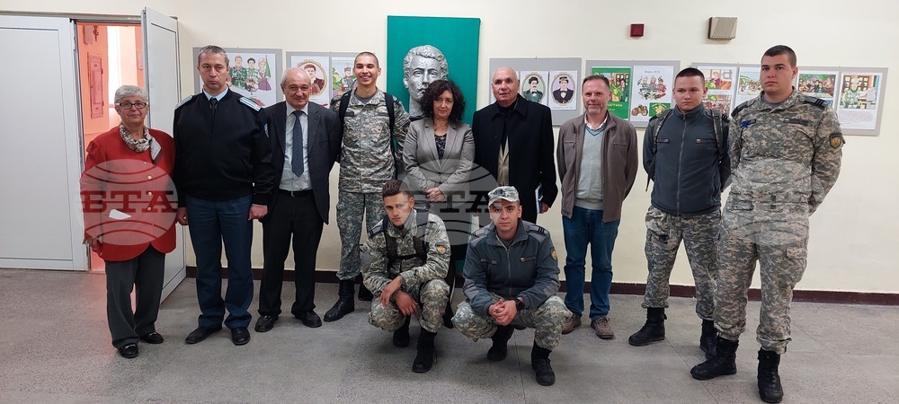 Журналистът Симеон Идакиев представи пред курсанти от ВВВУ "Георги Бенковски" най-новия си филм