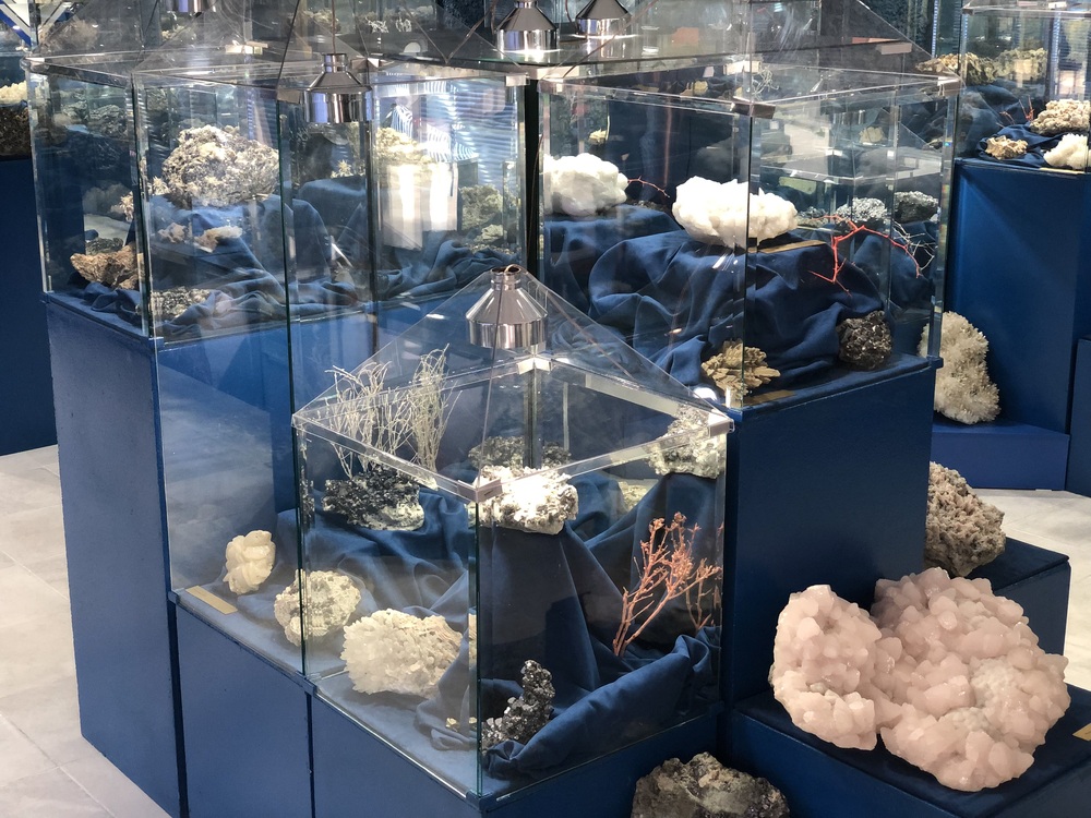 Два нови минерала са експонирани в Кристалната зала в Мадан