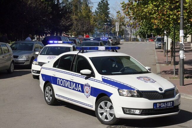 Най-малко двама души загинаха при скъсване на претоварен висящ мост в Сърбия