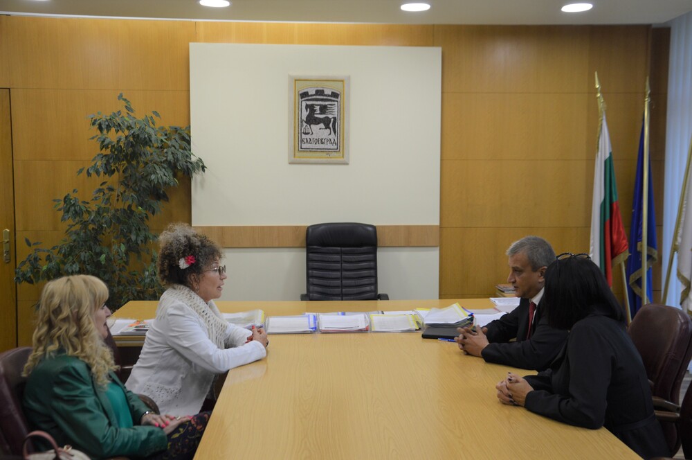 Кметът Илко Стоянов към легендарната солистка на Ансамбъл „Пирин“ Татяна Сърбинска: Поклон пред усилията Ви да съхраните българския фолклор