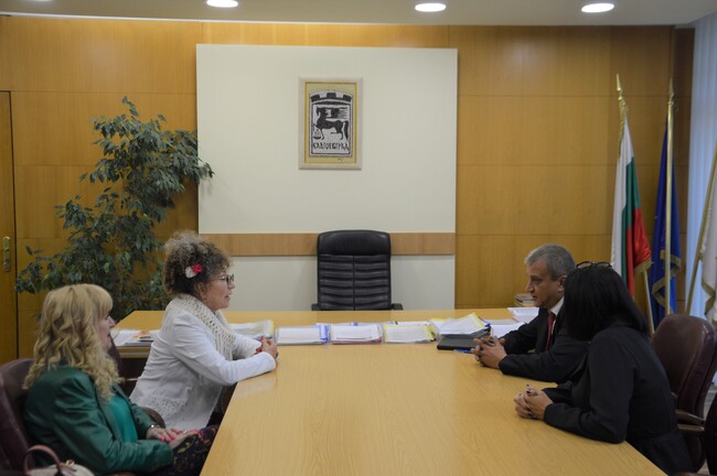 Кметът Илко Стоянов към легендарната солистка на Ансамбъл „Пирин“ Татяна Сърбинска: Поклон пред усилията Ви да съхраните българския фолклор