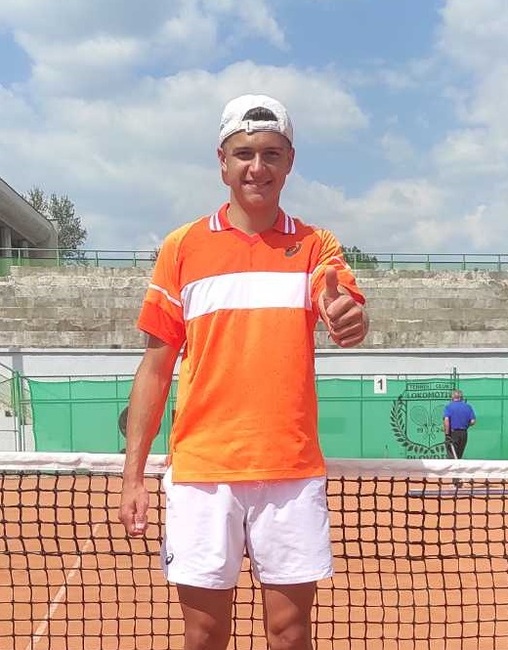 Александър Василев се класира за третия кръг на Откритото първенство на Франция по тенис при юношите