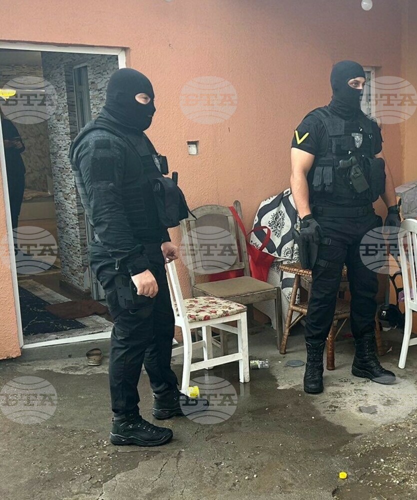 Седем души са задържани в столичния кв. „Христо Ботев“ при операция срещу разпространение на наркотици, съобщиха от МВР