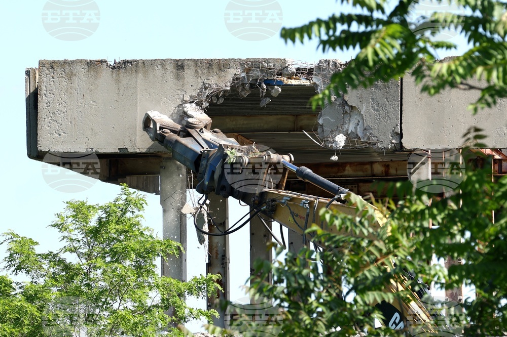 Национална детска болница - терен - разчистване