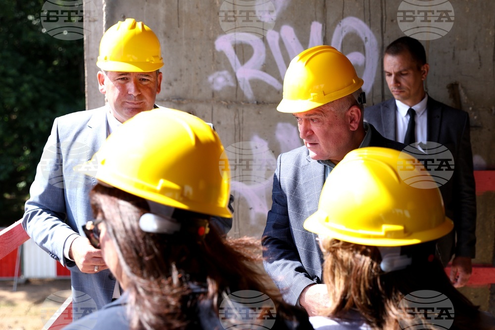 Национална детска болница - терен - разчистване