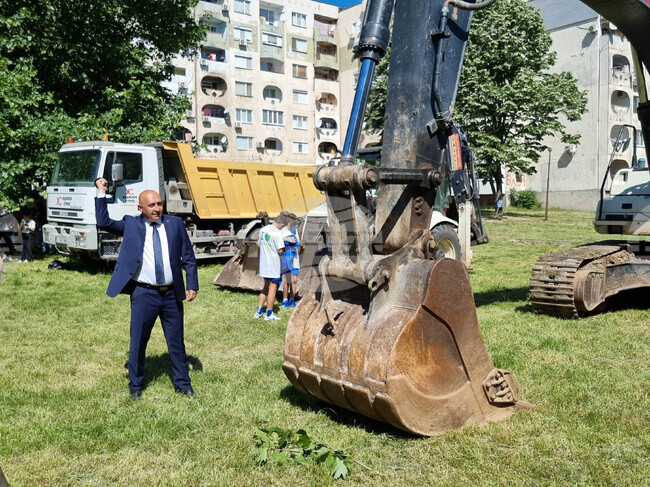 Кърджали - многофункционална спортна площадка - първа копка