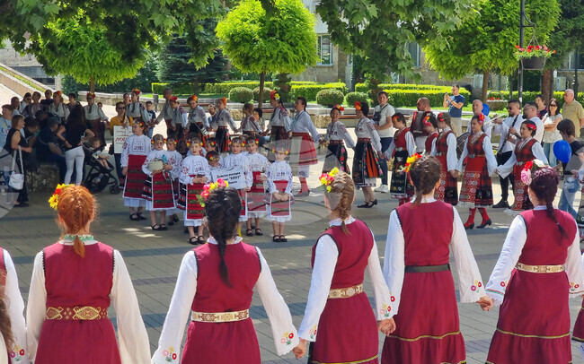 Ловеч - "Хоро под Стратеш" - фолклорeн фестивал