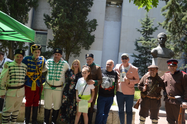 Община Благоевград: Пътуване във времето, забавни игри и много изненади предизвикаха стотици детски усмивки в Благоевград