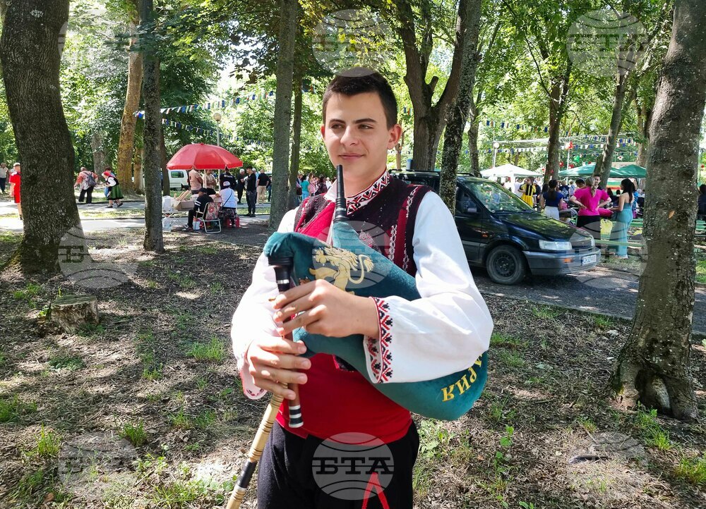 Болярово - Национален детски фолклорен фестивал „Върбова свирка свири" - Неделин Желев