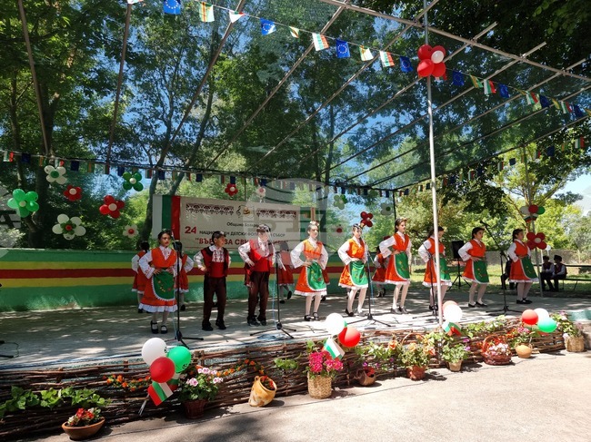 Националният детски фолклорен събор „Върбова свирка свири“ събира над 500 участници днес в Болярово