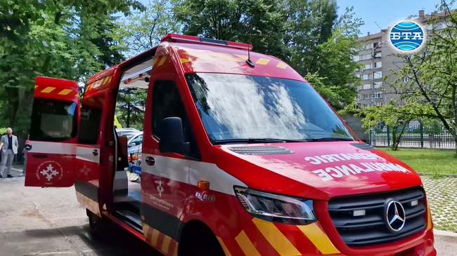 Болница „Проф. Иван Митев“ получи като дарение линейка от най-висок клас, специално оборудвана за новородени и деца