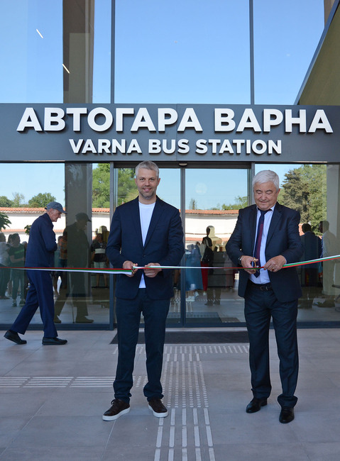 Кметът Благомир Коцев преряза лентата на новата автогара във Варна
