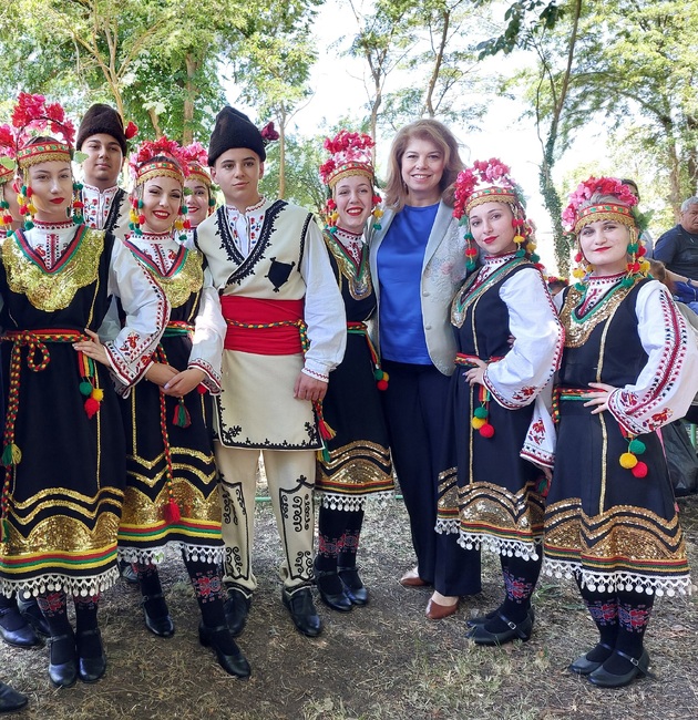 Вицепрезидентът беше гост на 24-ия Национален детски фолклорен събор “Върбова свирка свири” в Болярово